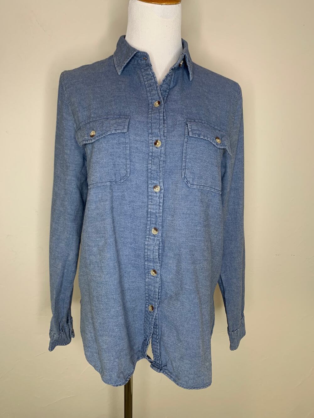 BDG Denim Chambray Soft Button Up Shirt Sz Medium